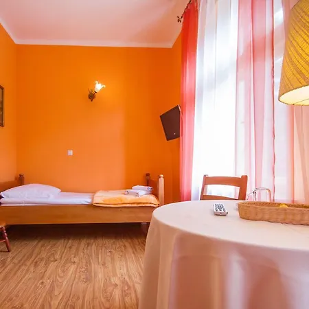 Willa Nocleg ze śniadaniem 3*